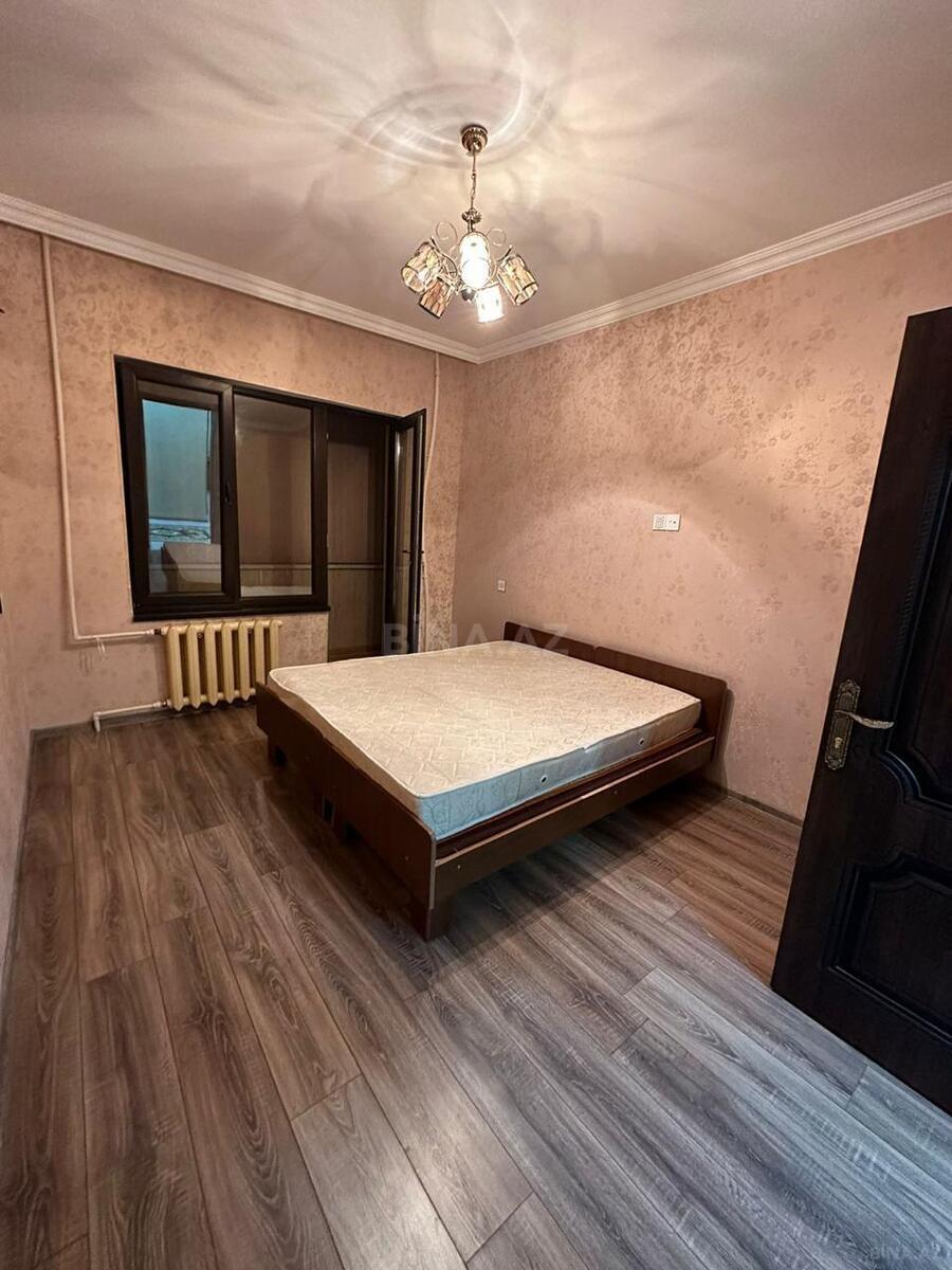 5 otaqlı Köhnə tikili, Xalqlar Dostluğu m., Bakı