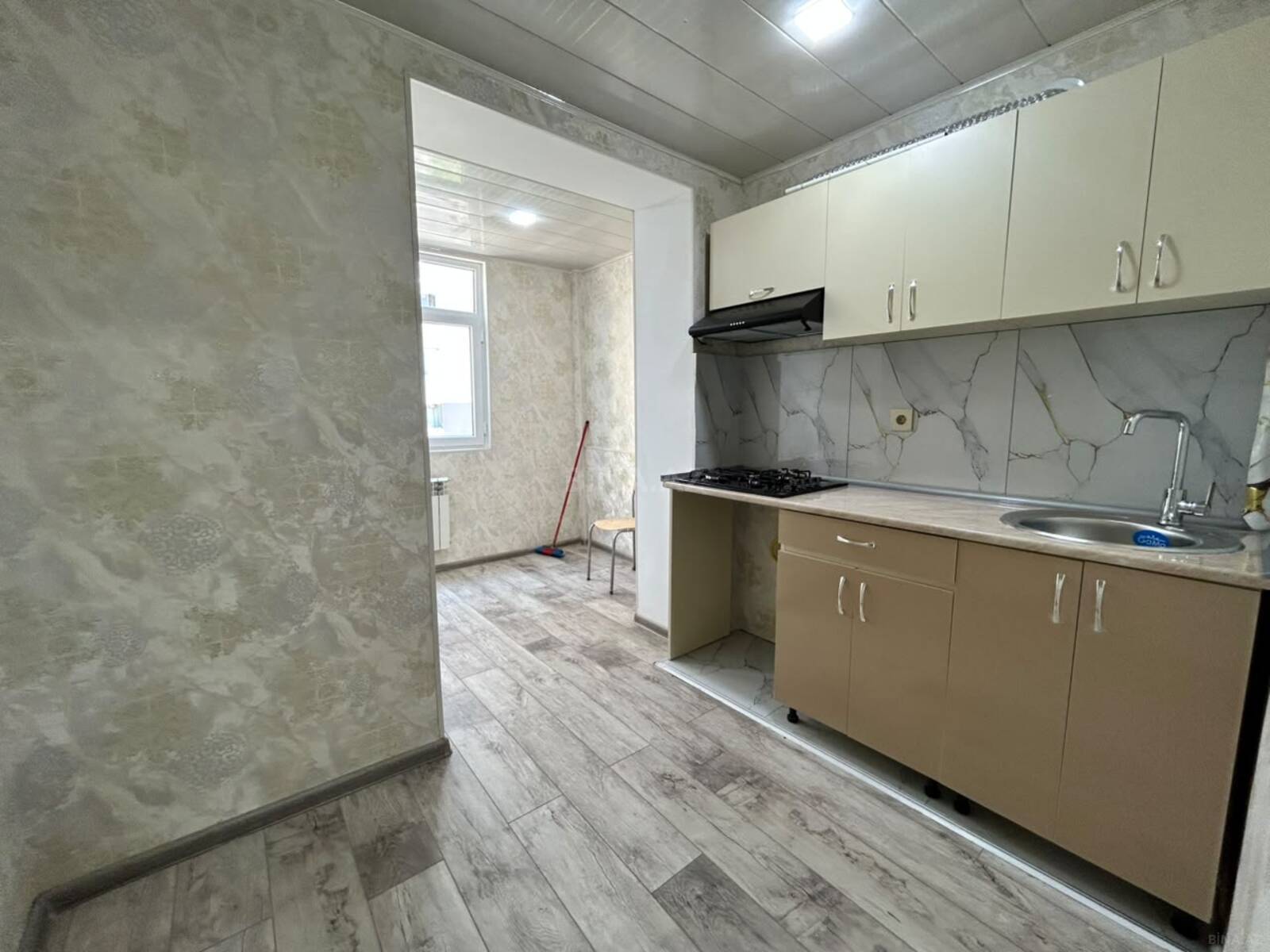 2 otaqlı Köhnə tikili, Qara Qarayev m., Bakı