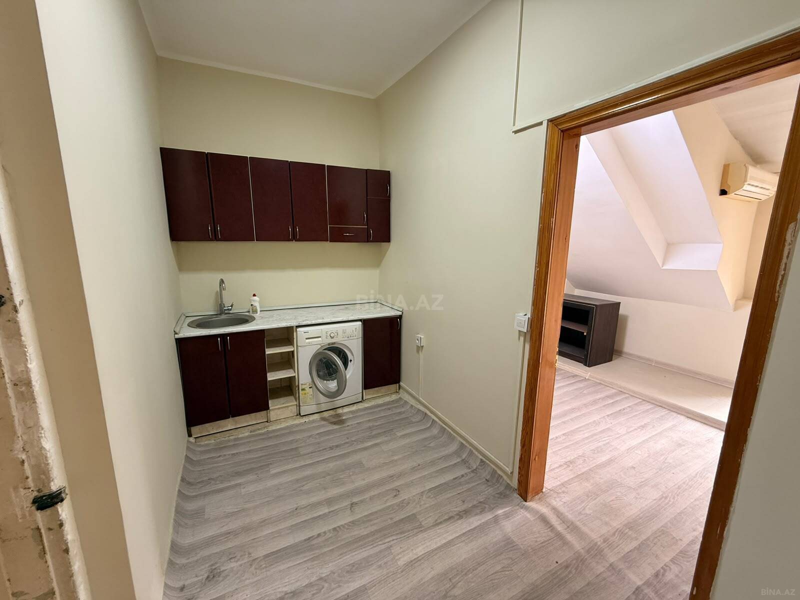 2 otaqlı Köhnə tikili, 28 May m., Bakı