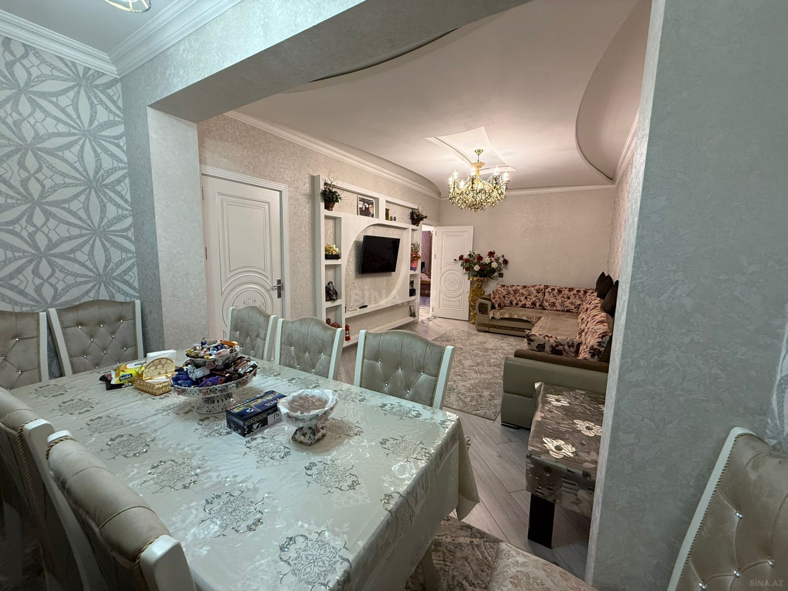3 otaqlı Köhnə tikili, Memar Əcəmi m., Bakı