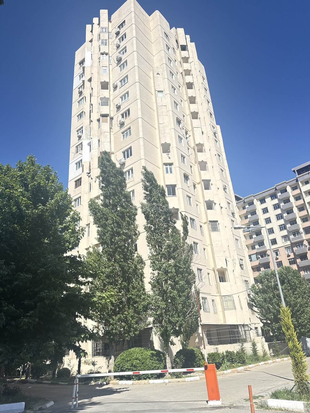 4 otaqlı Yeni tikili, 9-cu mikrorayon q., Bakı