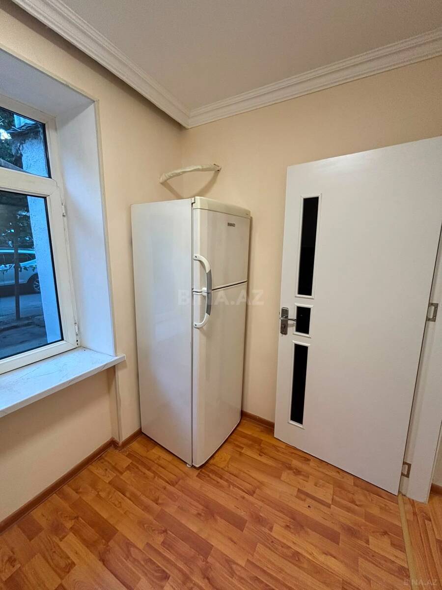 2 otaqlı Köhnə tikili, Elmlər Akademiyası m., Bakı