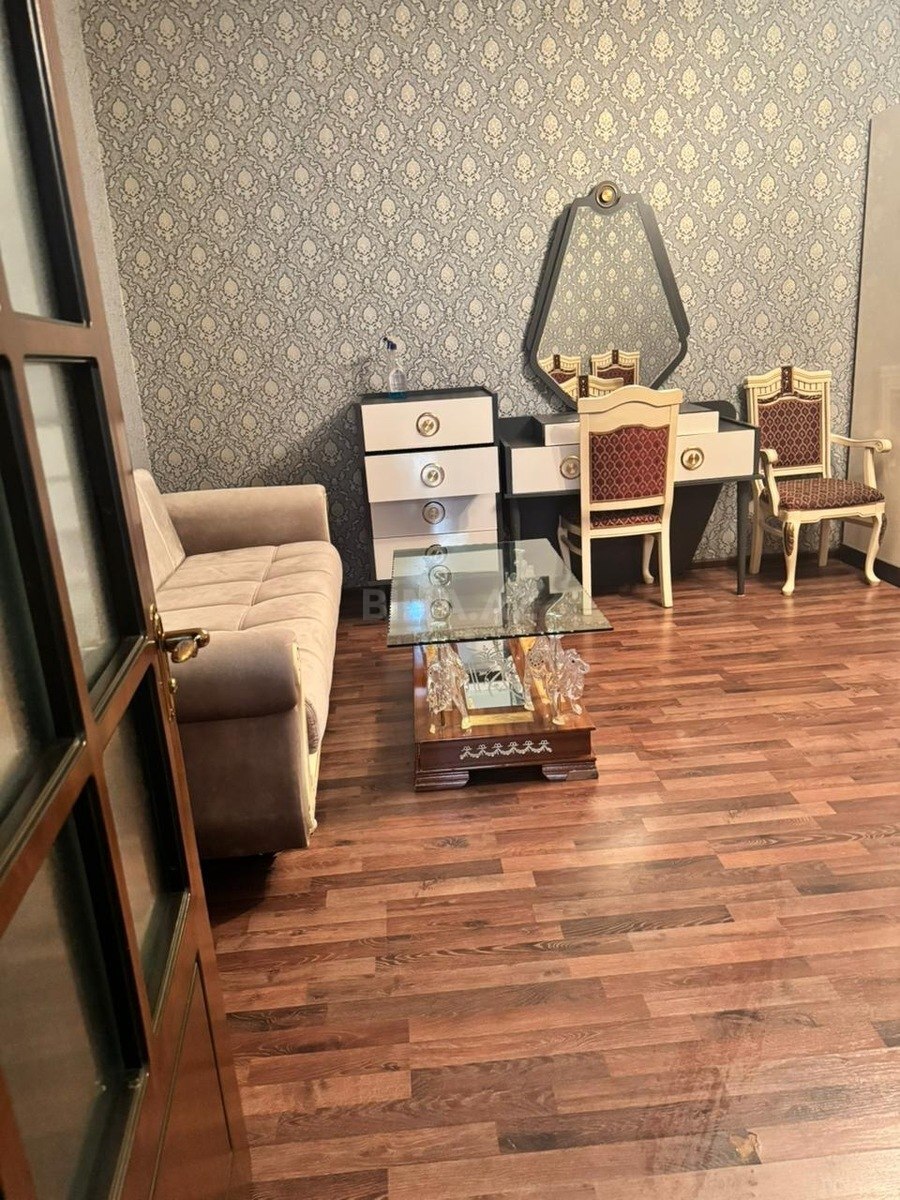 2 otaqlı Köhnə tikili, İnşaatçılar m., Bakı
