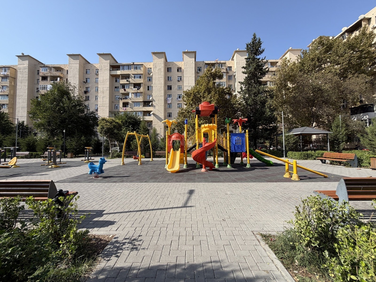 2 otaqlı Köhnə tikili, Bakıxanov q., Bakı