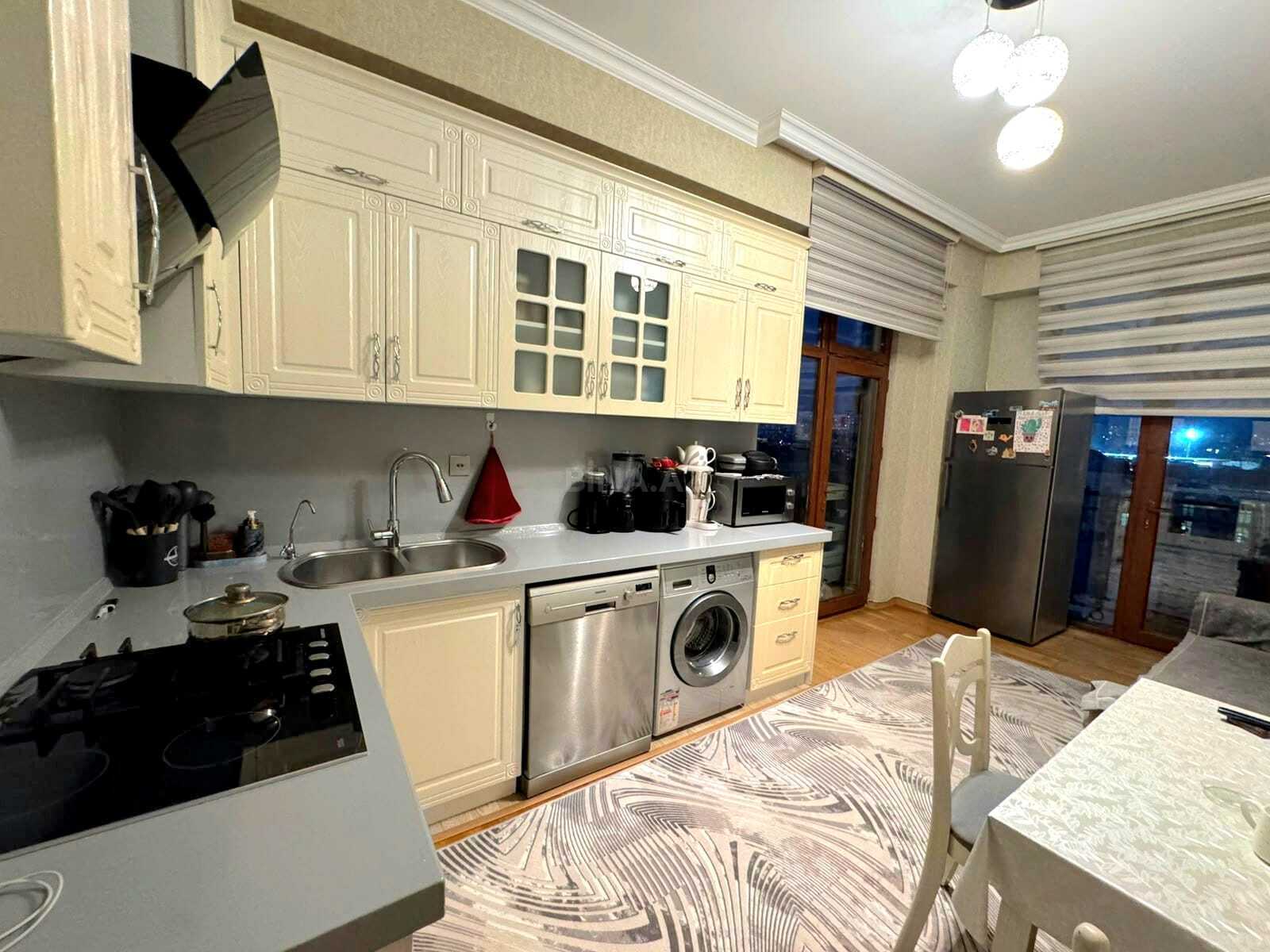 3 otaqlı Yeni tikili, Neftçilər m., Bakı