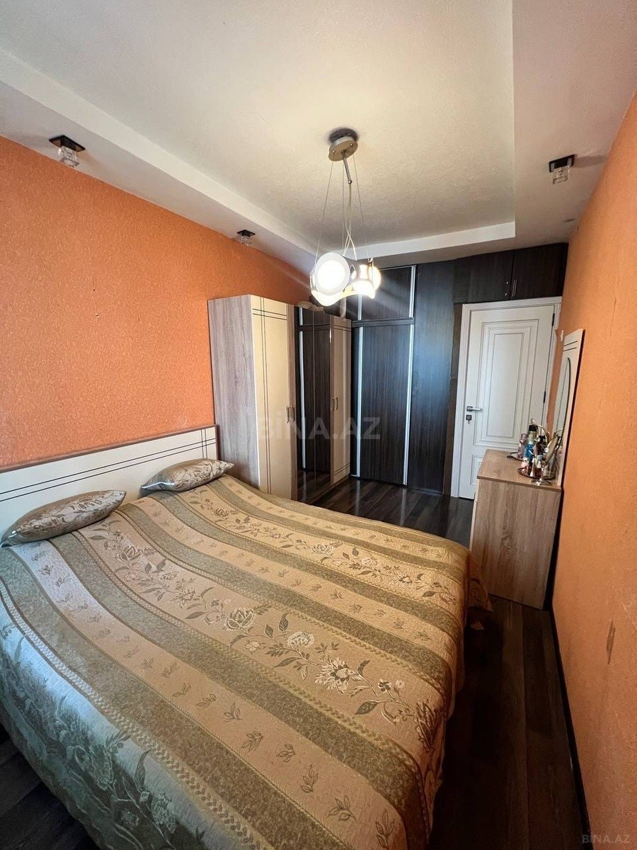 3 otaqlı Köhnə tikili, 8-ci mikrorayon q., Bakı