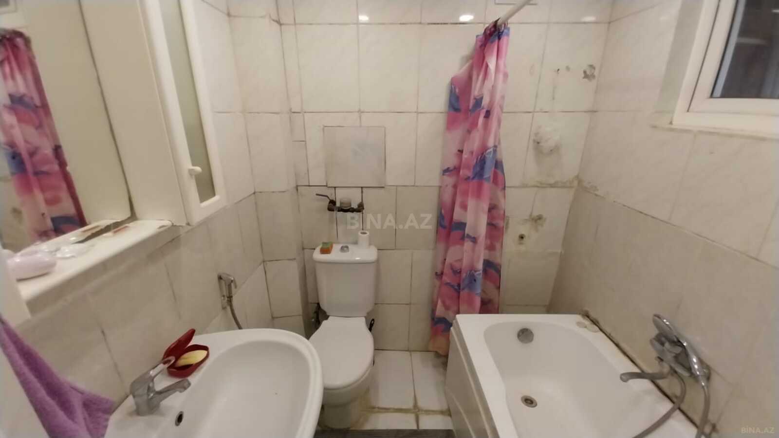 3 otaqlı Köhnə tikili, Elmlər Akademiyası m., Bakı