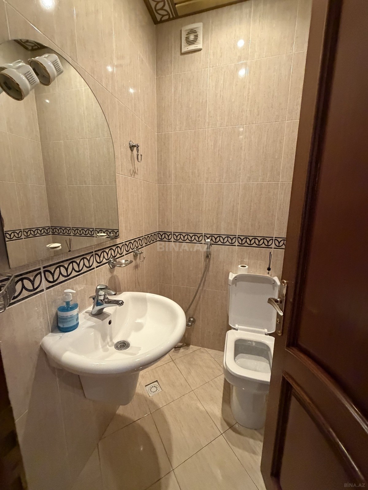 4 otaqlı Yeni tikili, 8-ci mikrorayon q., Bakı