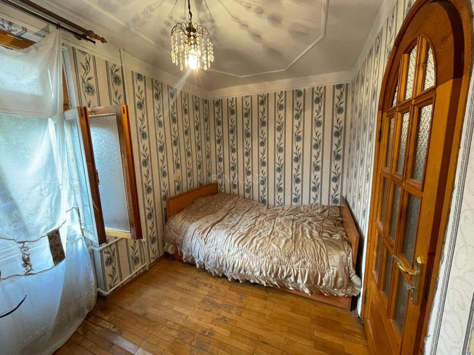 2 otaqlı Köhnə tikili, Nizami m., Bakı