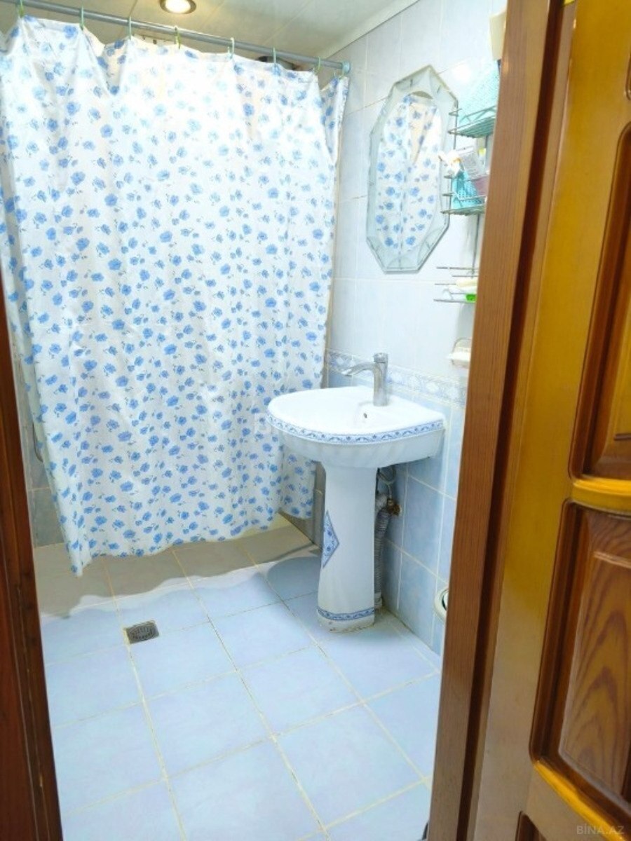 3 otaqlı Köhnə tikili, Əhmədli m., Bakı