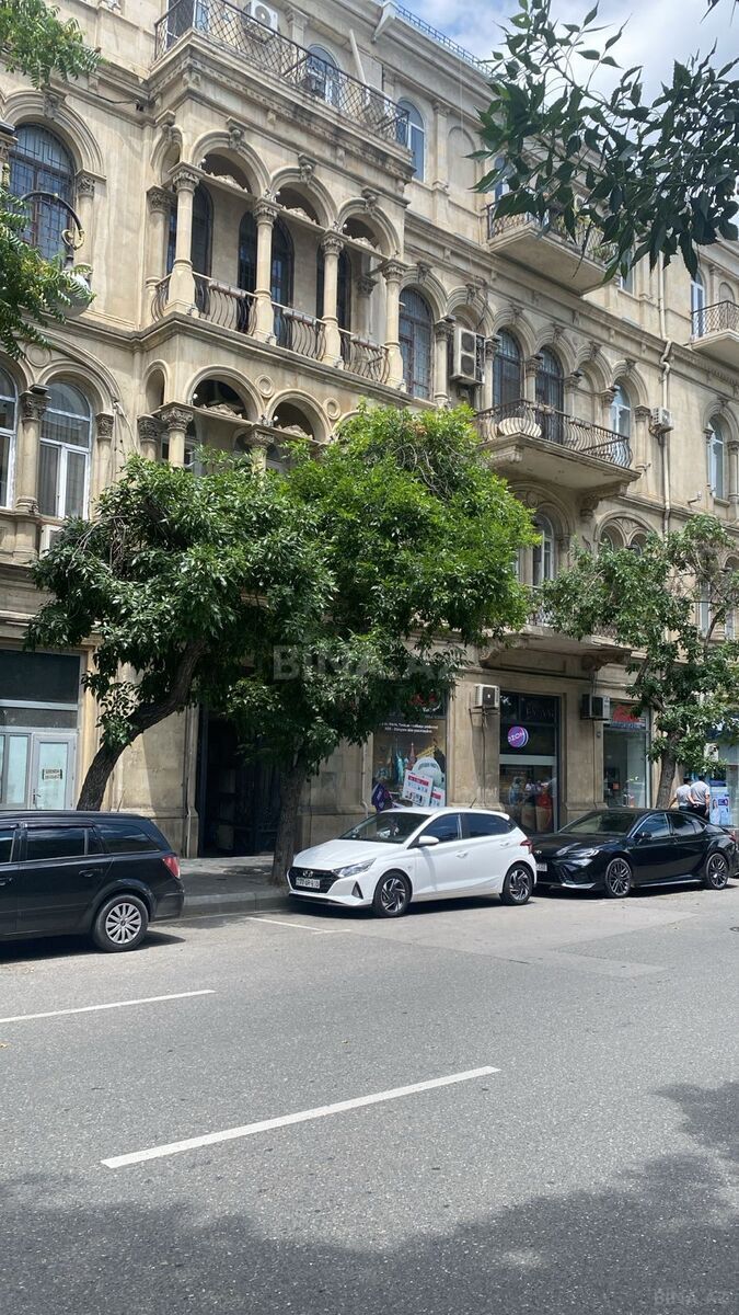 3 otaqlı Köhnə tikili, Sahil m., Bakı