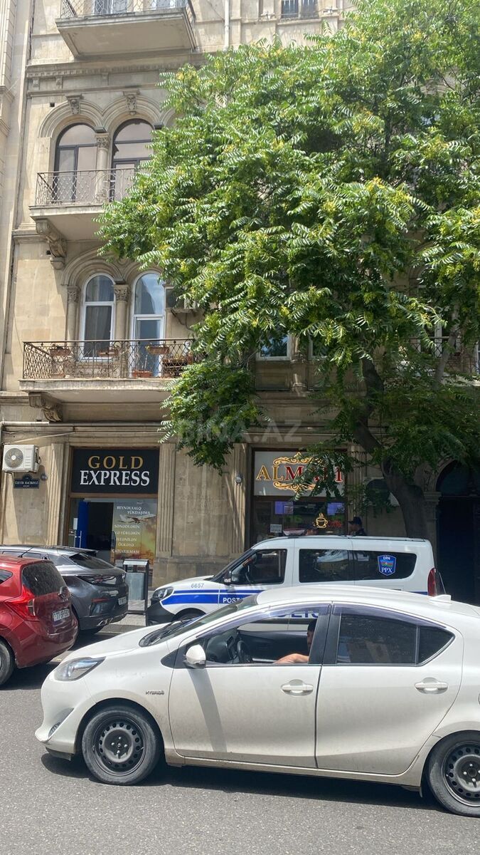 3 otaqlı Köhnə tikili, Sahil m., Bakı