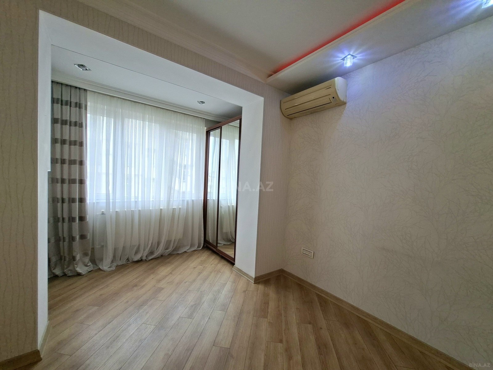2 otaqlı Köhnə tikili, 8-ci mikrorayon q., Bakı