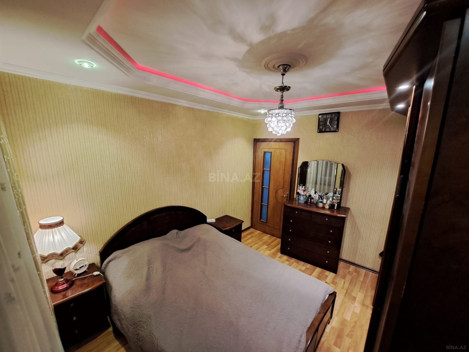3 otaqlı Köhnə tikili, Həzi Aslanov m., Bakı