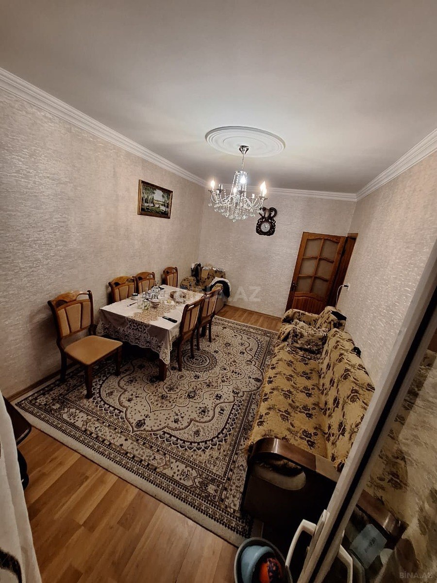 3 otaqlı Köhnə tikili, 8-ci mikrorayon q., Bakı