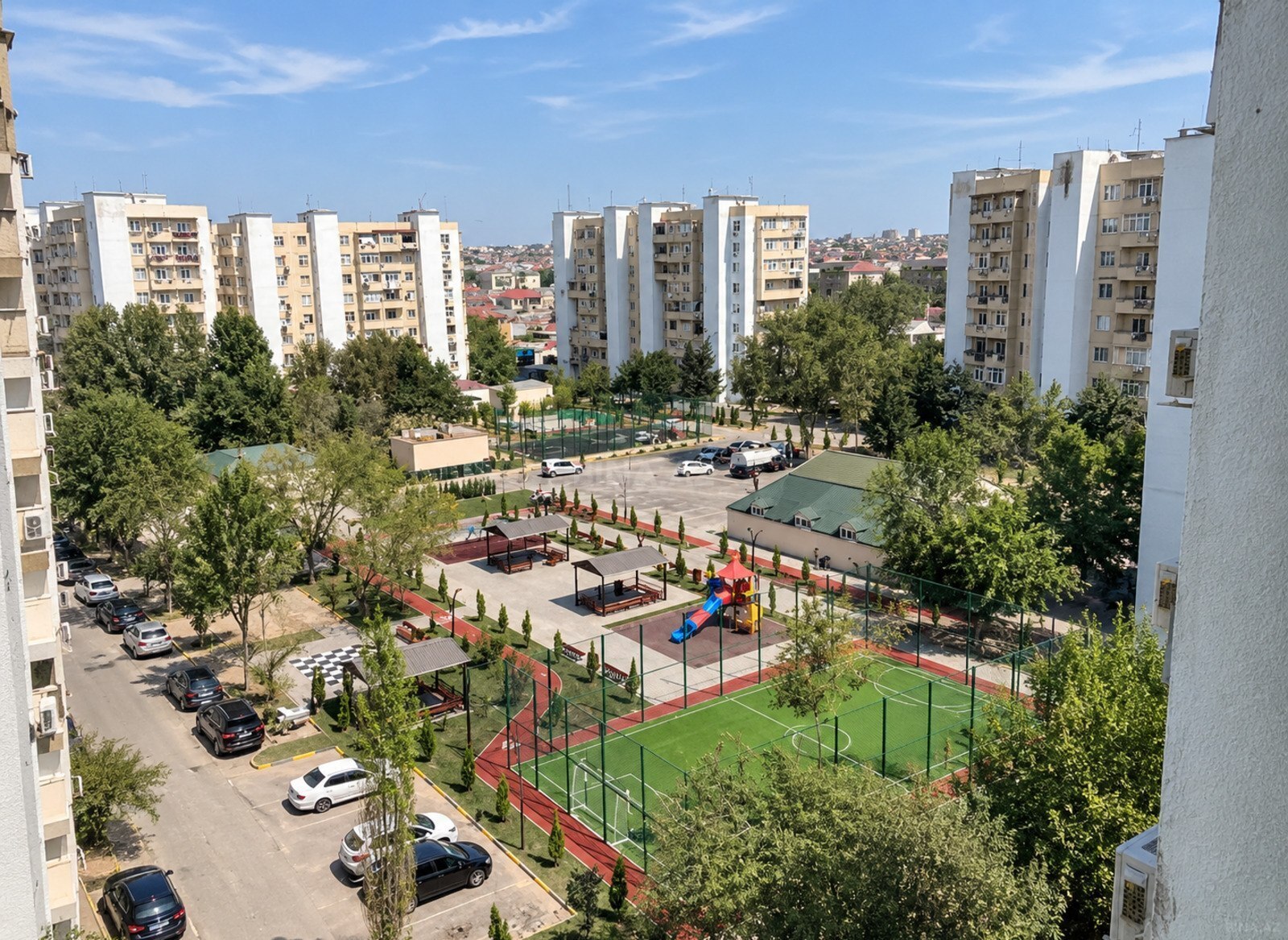 3 otaqlı Köhnə tikili, Bakıxanov q., Bakı