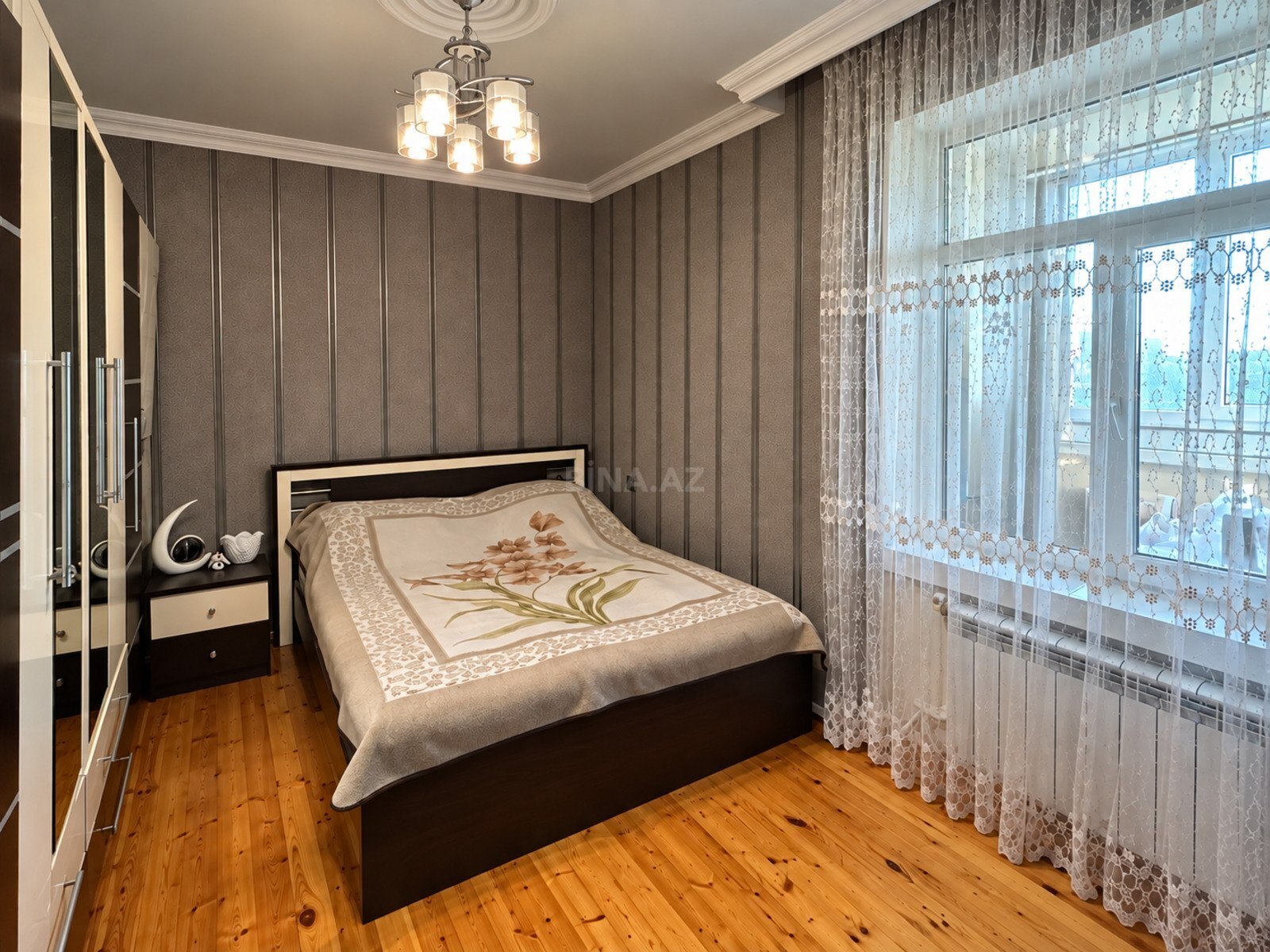 3 otaqlı Köhnə tikili, Bakıxanov q., Bakı