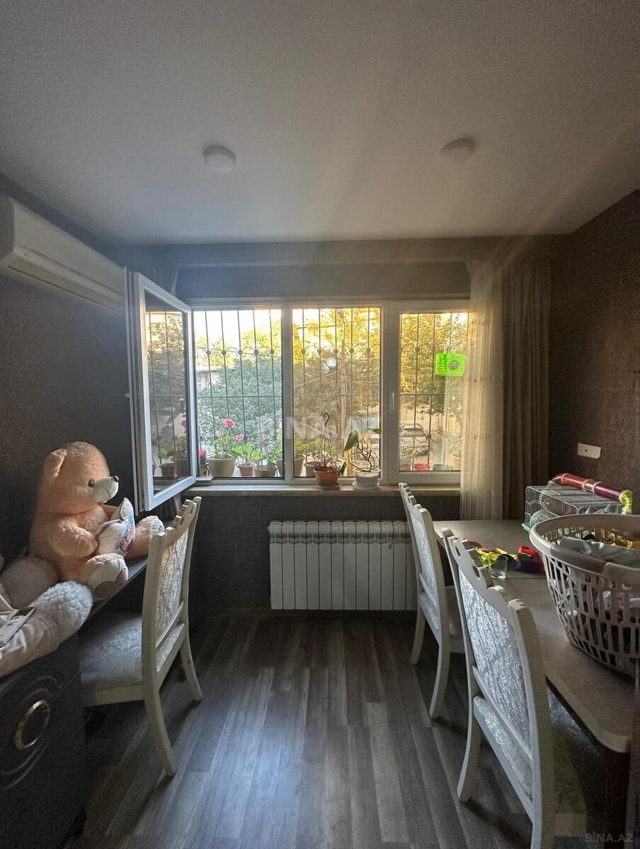 3 otaqlı Köhnə tikili, Qara Qarayev m., Bakı
