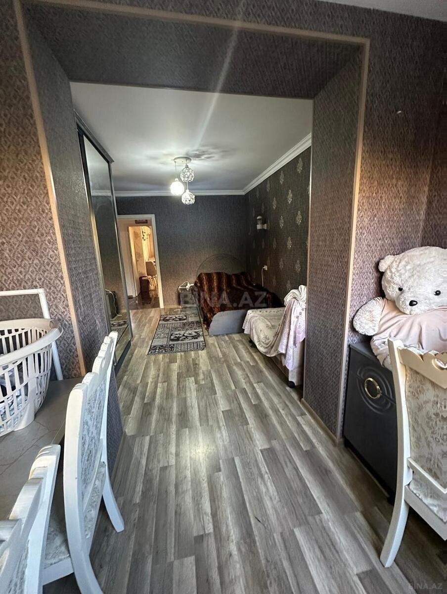 3 otaqlı Köhnə tikili, Qara Qarayev m., Bakı