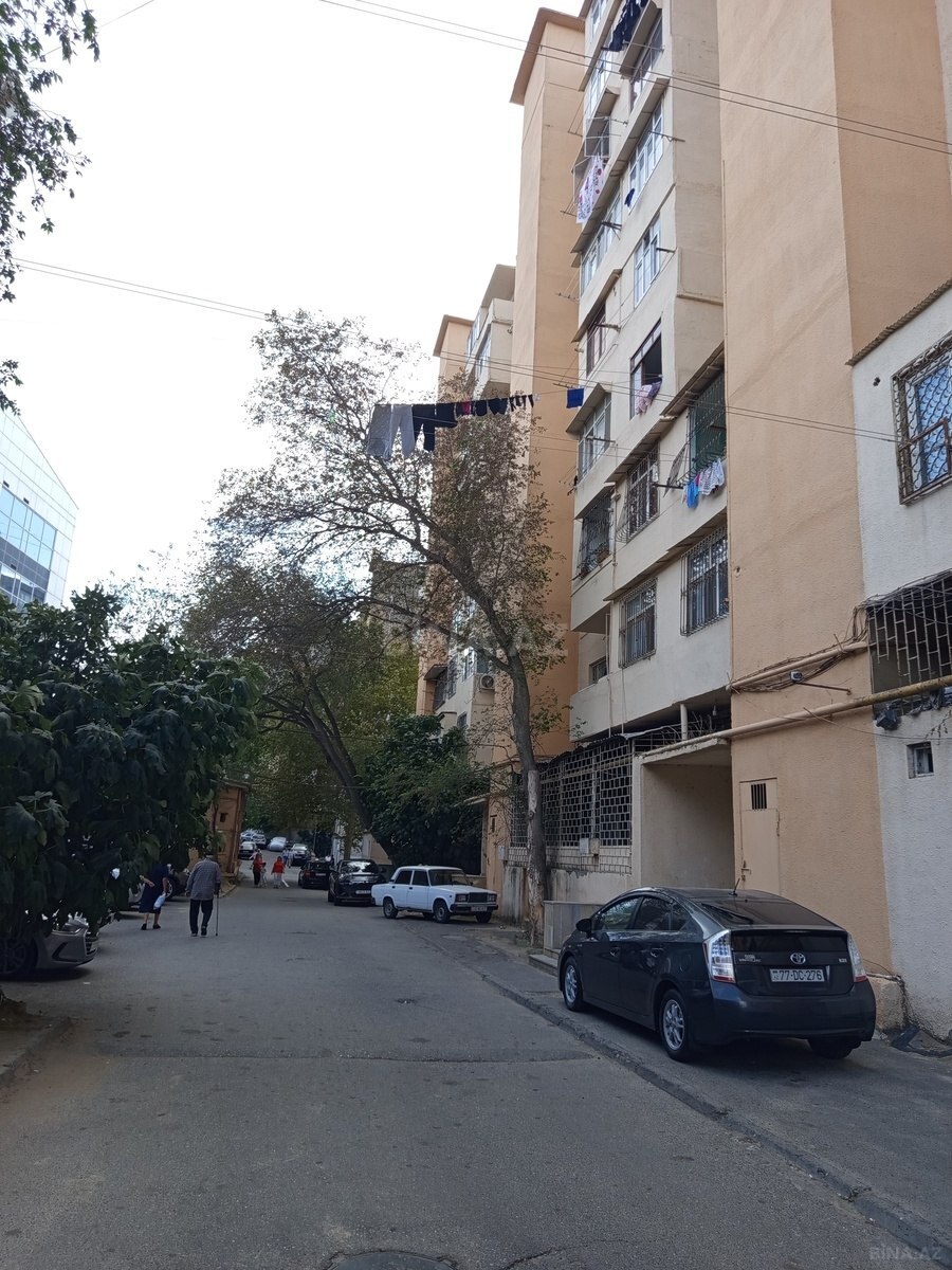2 otaqlı Köhnə tikili, Neftçilər m., Bakı