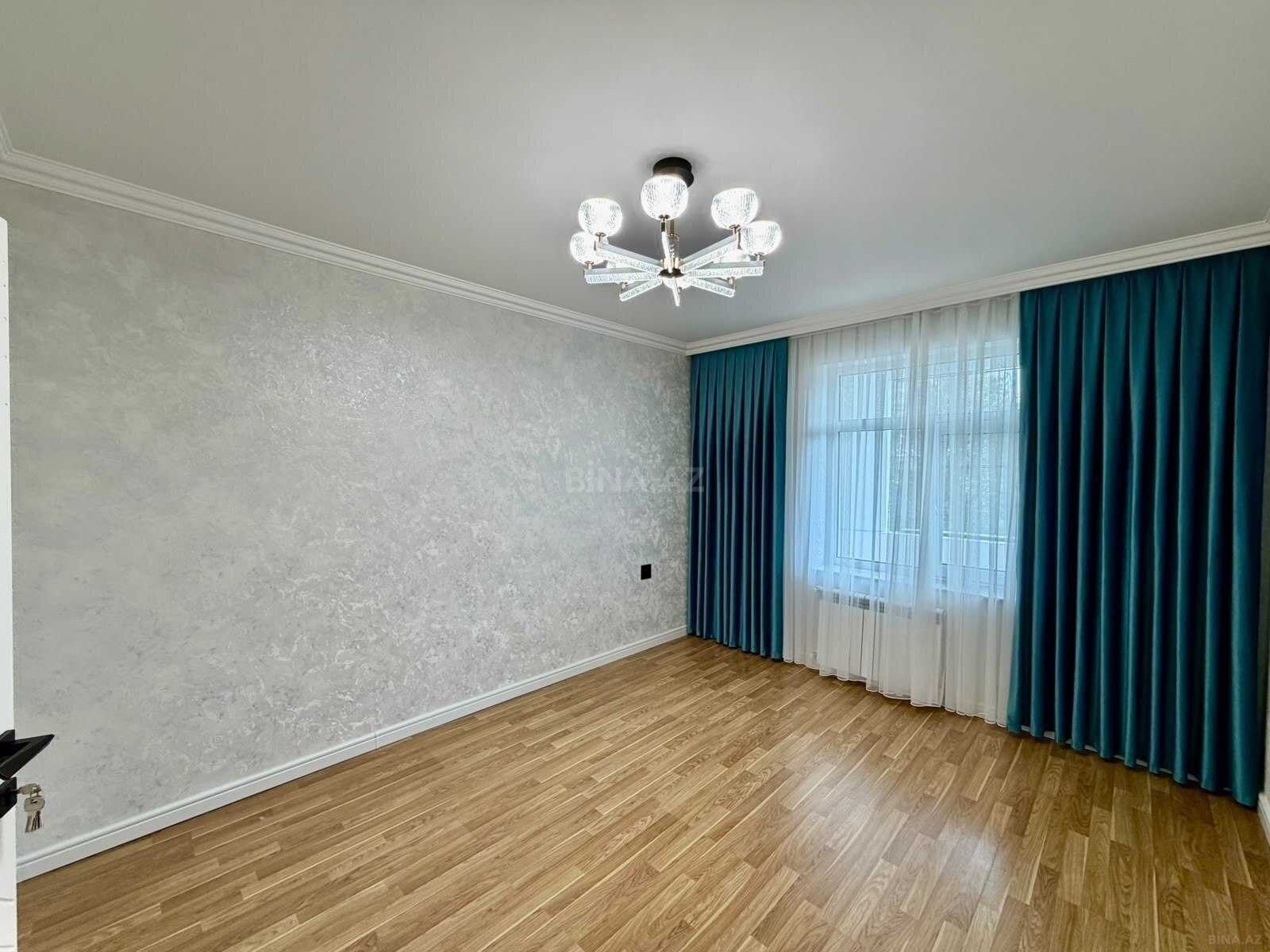 2 otaqlı Köhnə tikili, Xalqlar Dostluğu m., Bakı