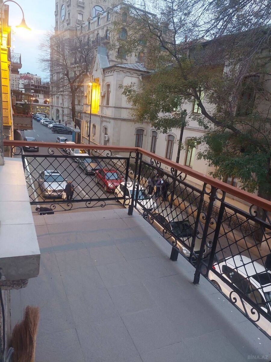 2 otaqlı Köhnə tikili, Nizami m., Bakı