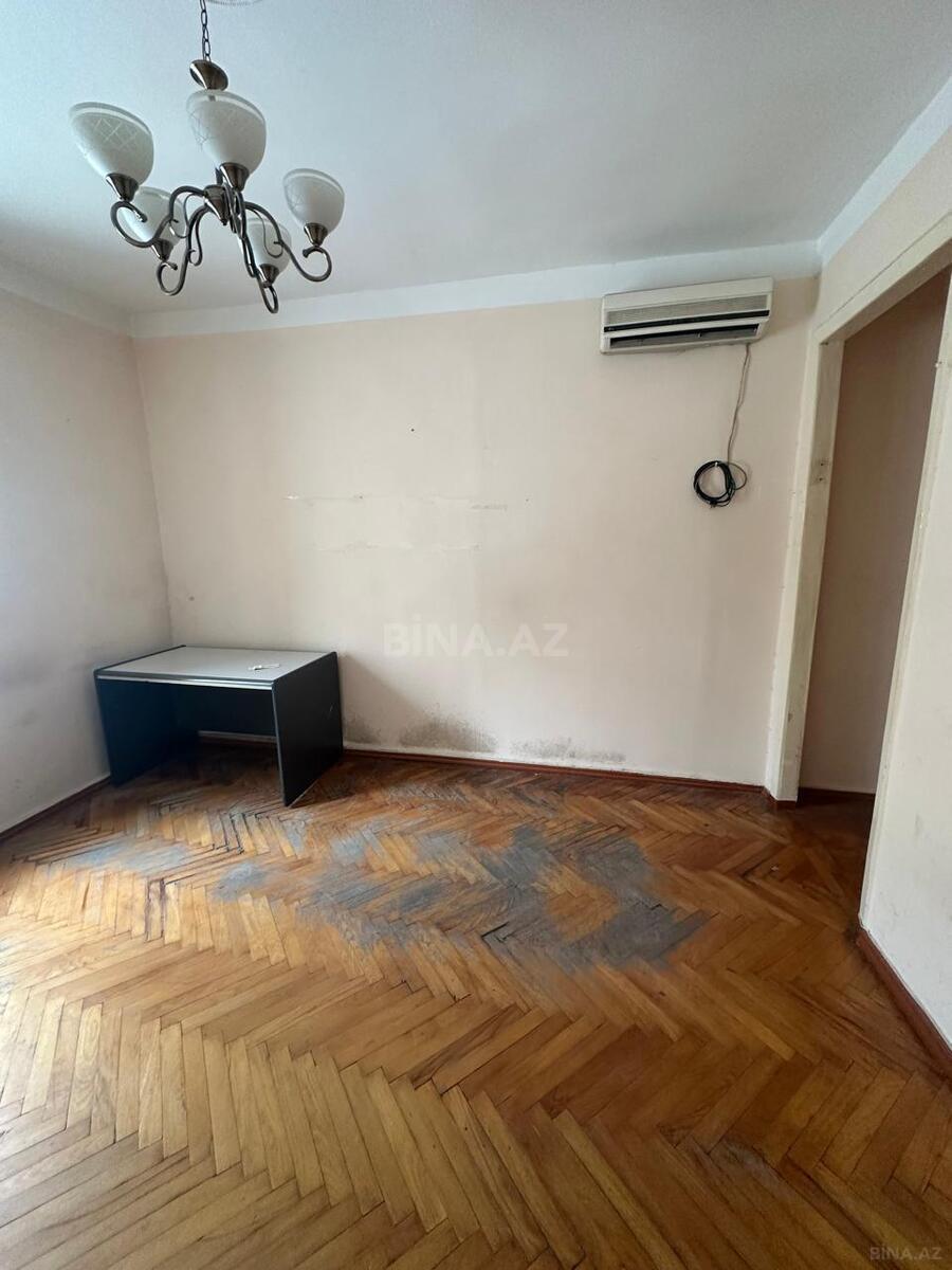 3 otaqlı Köhnə tikili, Nizami m., Bakı