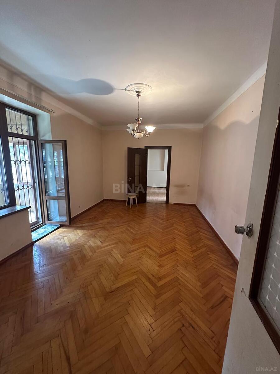 3 otaqlı Köhnə tikili, Nizami m., Bakı
