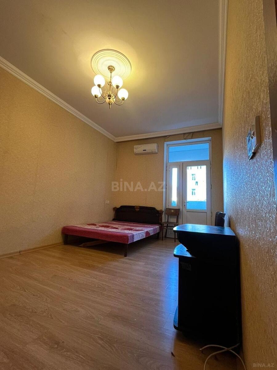 1 otaqlı Köhnə tikili, Qara Qarayev m., Bakı