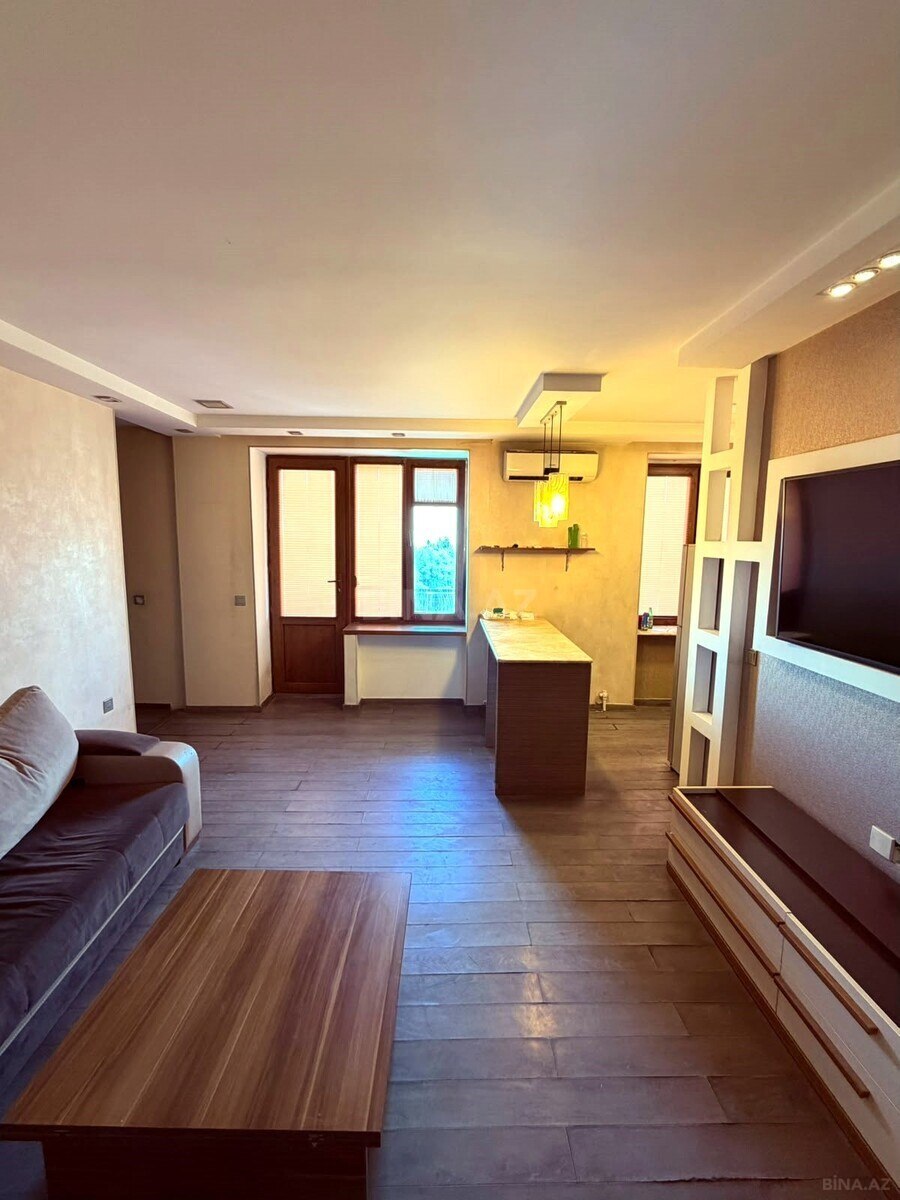 2 otaqlı Köhnə tikili, Nizami m., Bakı