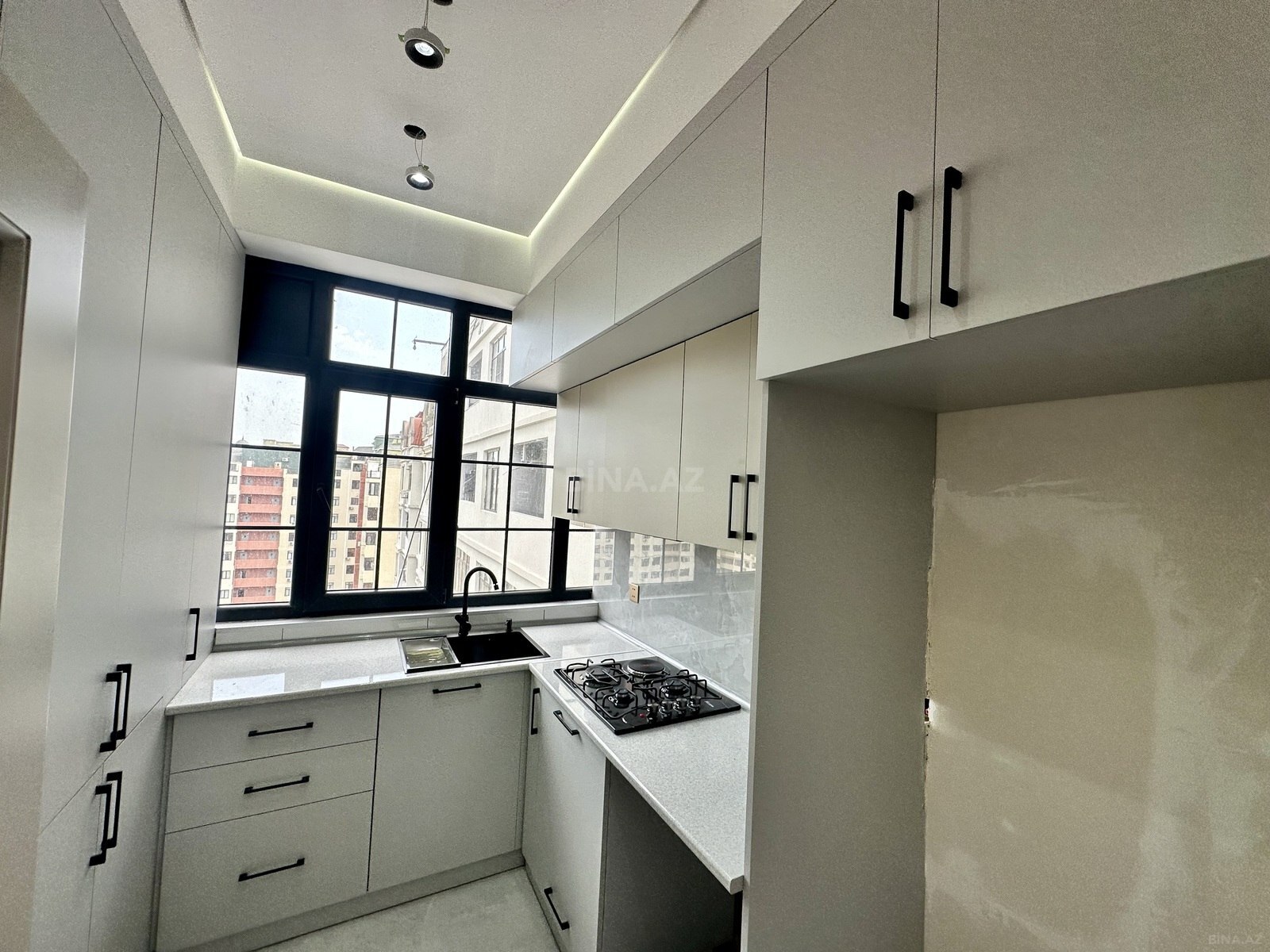 2 otaqlı Yeni tikili, Neftçilər m., Bakı