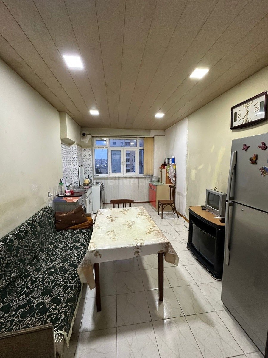 3 otaqlı Köhnə tikili, Əhmədli m., Bakı