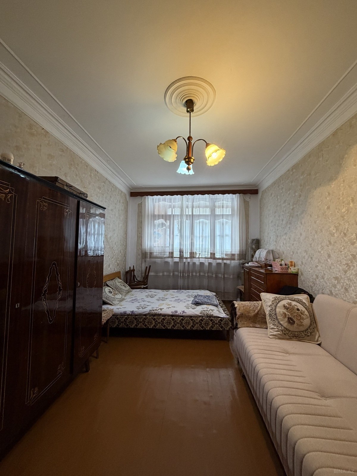 3 otaqlı Köhnə tikili, Bakıxanov q., Bakı