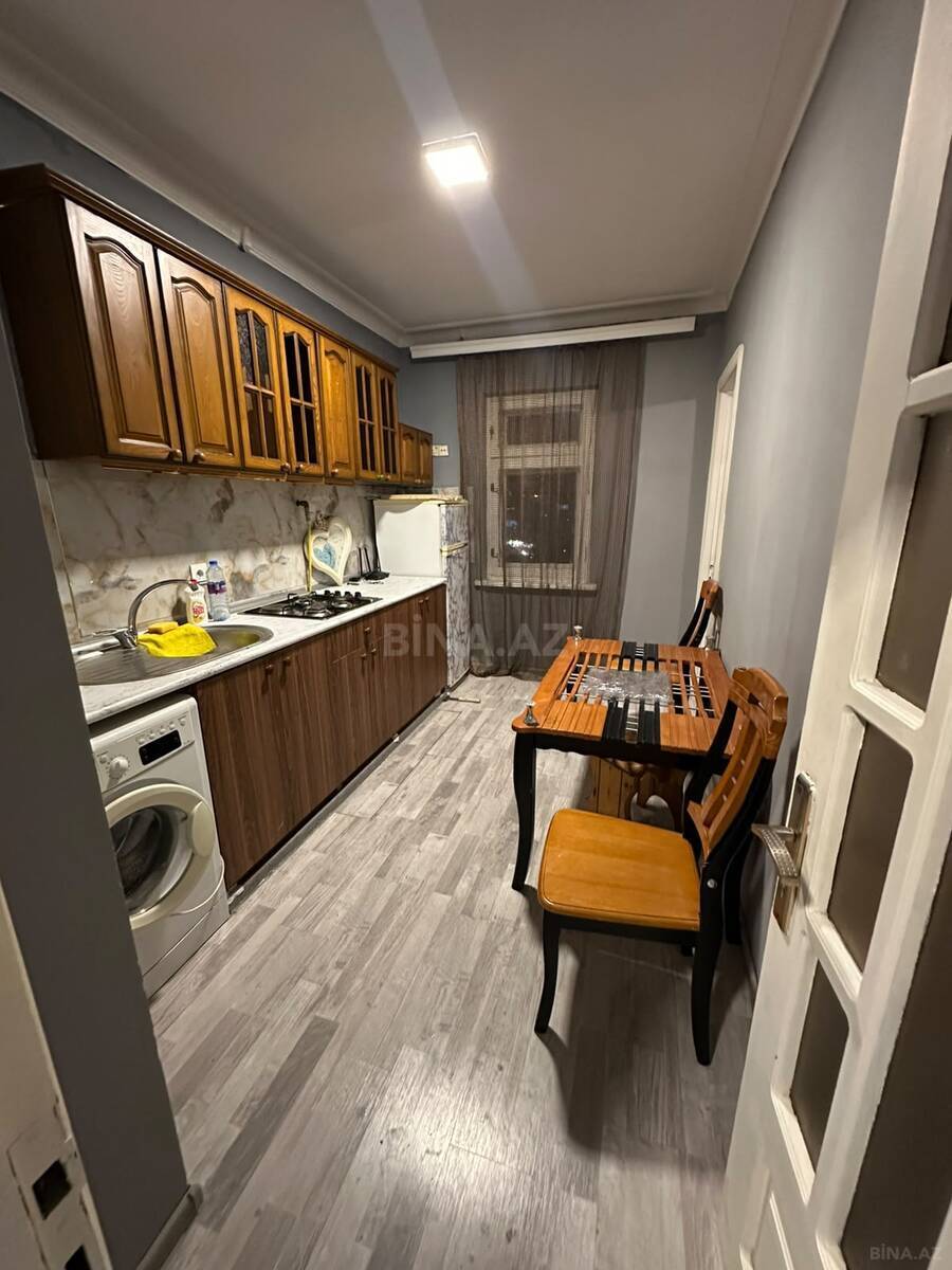 3 otaqlı Köhnə tikili, Elmlər Akademiyası m., Bakı