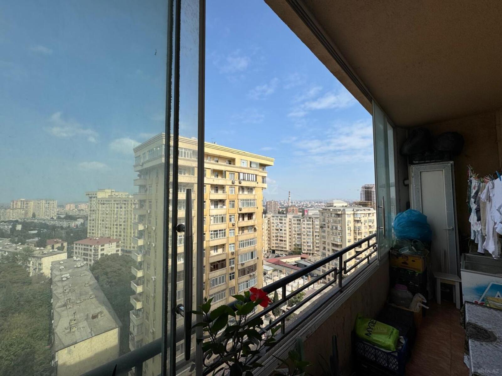 3 otaqlı Yeni tikili, Memar Əcəmi m., Bakı
