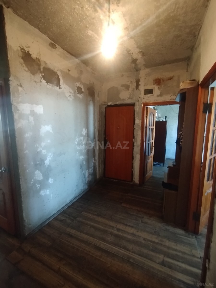 4 otaqlı Köhnə tikili, Neftçilər m., Bakı