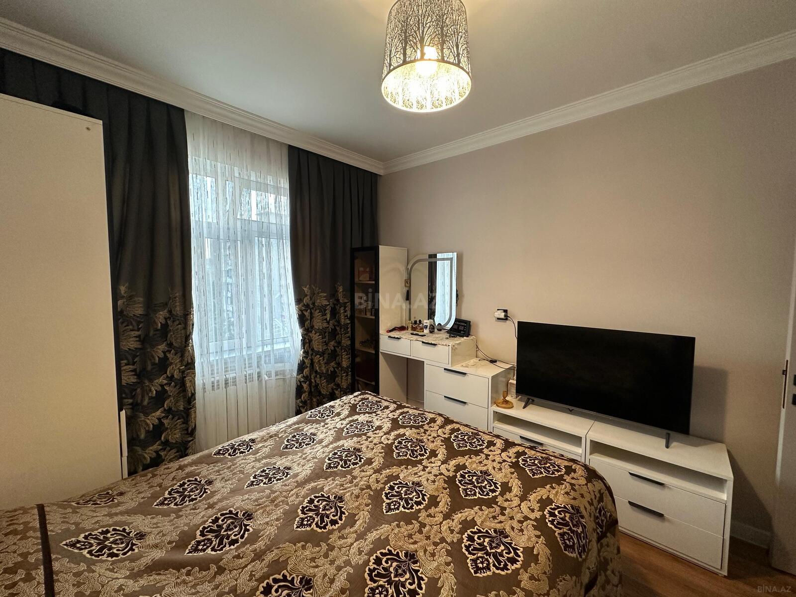 3 otaqlı Köhnə tikili, Xalqlar Dostluğu m., Bakı