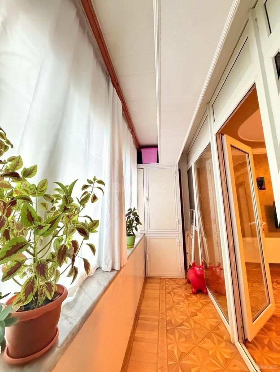 4 otaqlı Köhnə tikili, Elmlər Akademiyası m., Bakı