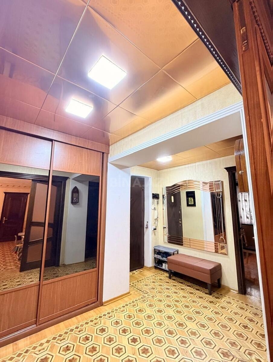 4 otaqlı Köhnə tikili, Elmlər Akademiyası m., Bakı