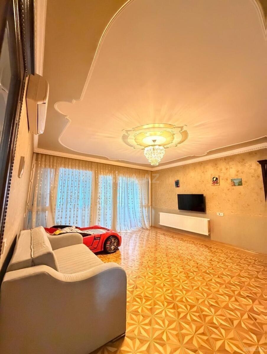 4 otaqlı Köhnə tikili, Elmlər Akademiyası m., Bakı