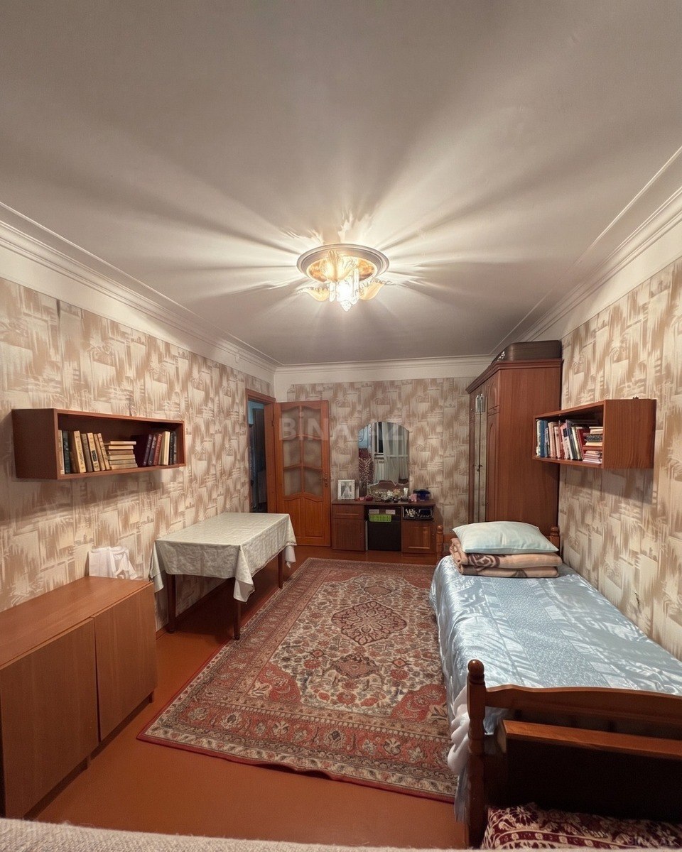 3 otaqlı Köhnə tikili, Xalqlar Dostluğu m., Bakı