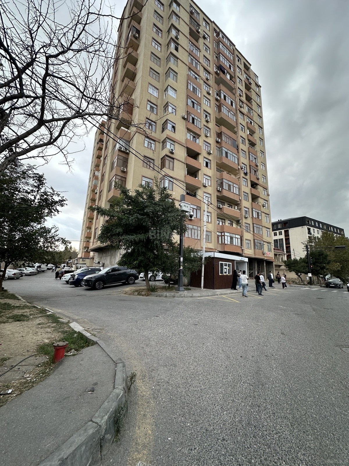 3 otaqlı Yeni tikili, Xırdalan