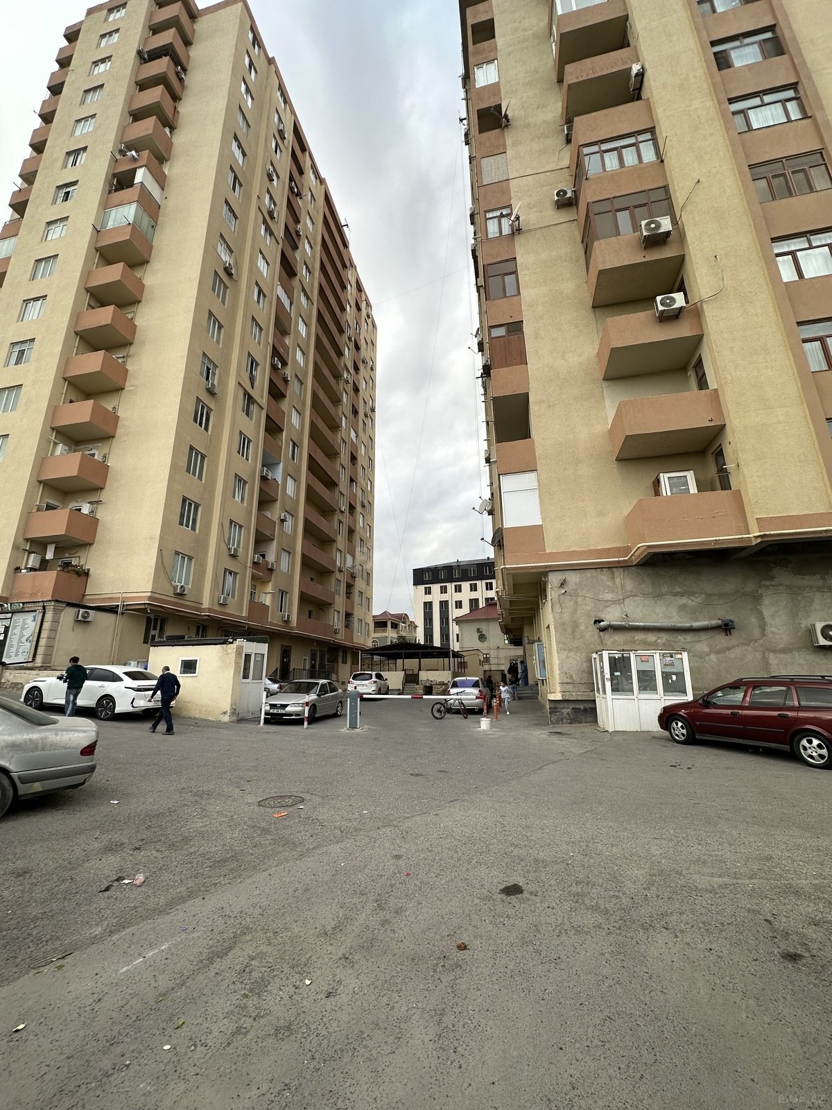 3 otaqlı Yeni tikili, Xırdalan