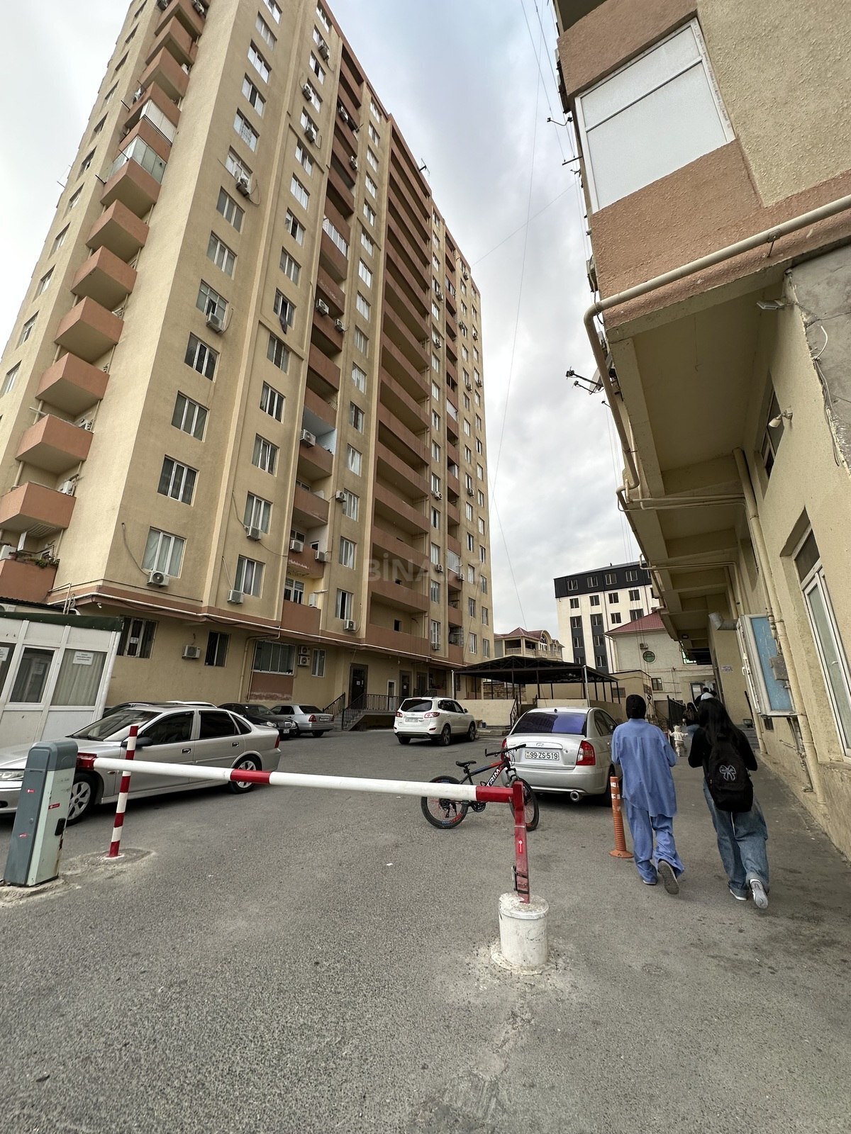 3 otaqlı Yeni tikili, Xırdalan