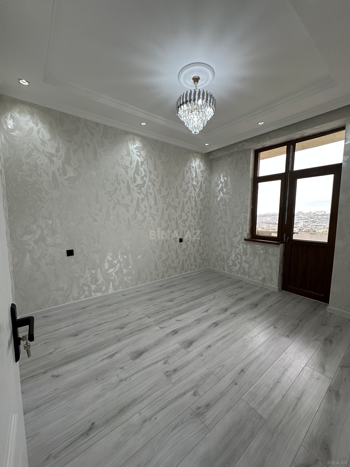 3 otaqlı Yeni tikili, Xırdalan