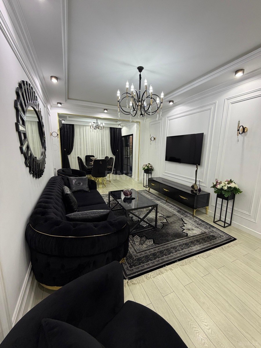 3 otaqlı Köhnə tikili, Memar Əcəmi m., Bakı