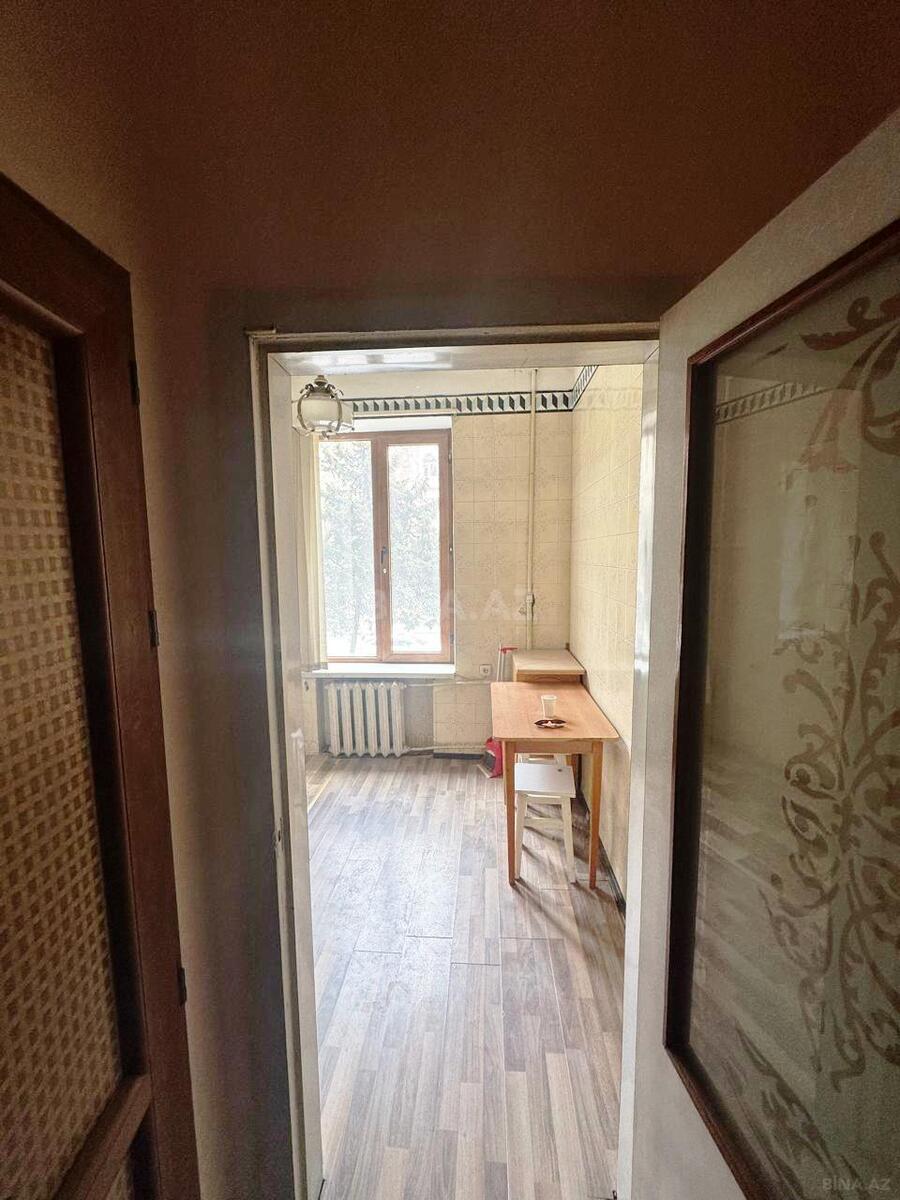 3 otaqlı Köhnə tikili, Nizami m., Bakı