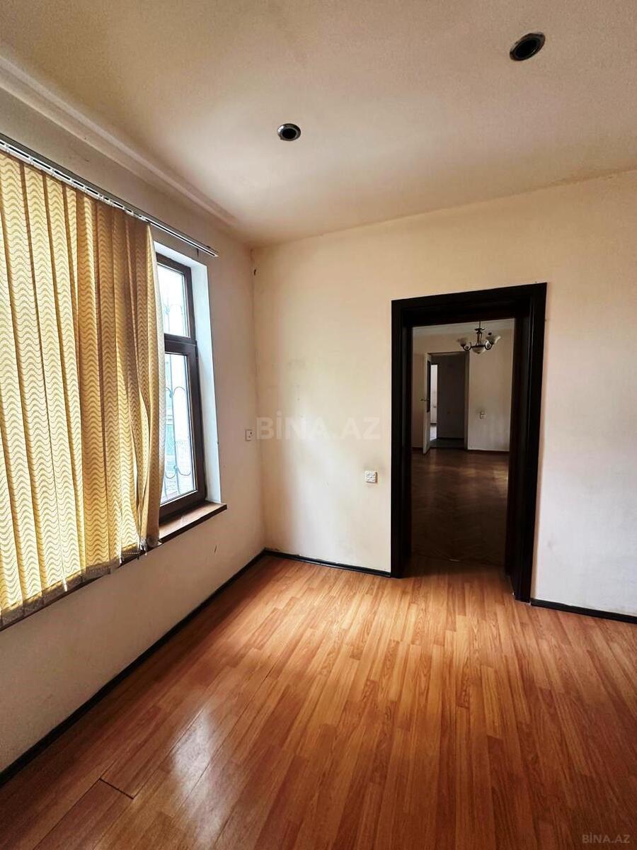3 otaqlı Köhnə tikili, Nizami m., Bakı
