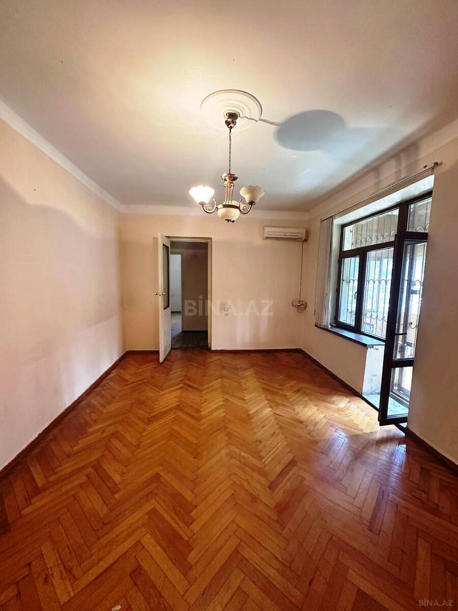 3 otaqlı Köhnə tikili, Nizami m., Bakı