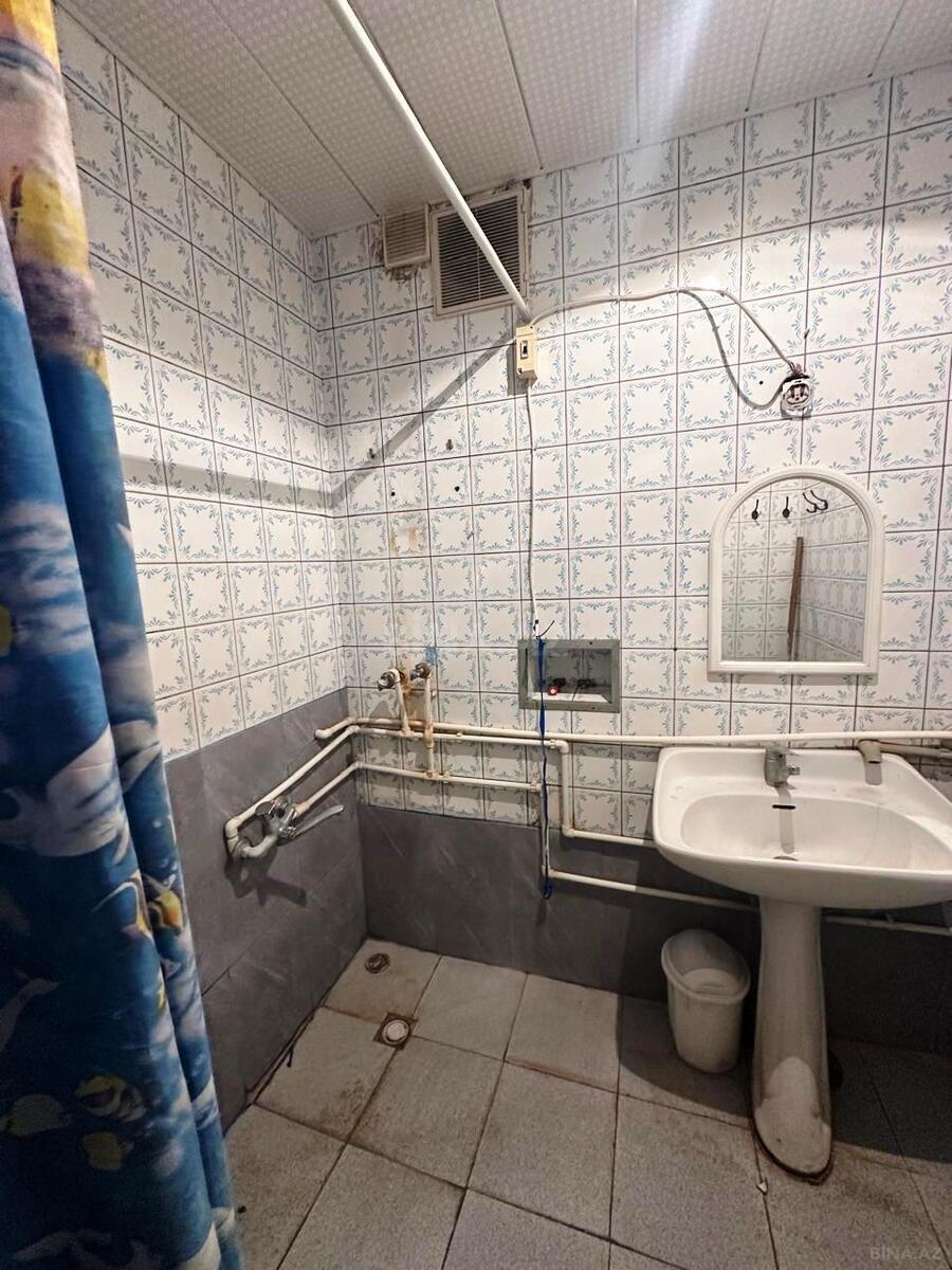 3 otaqlı Köhnə tikili, Nizami m., Bakı